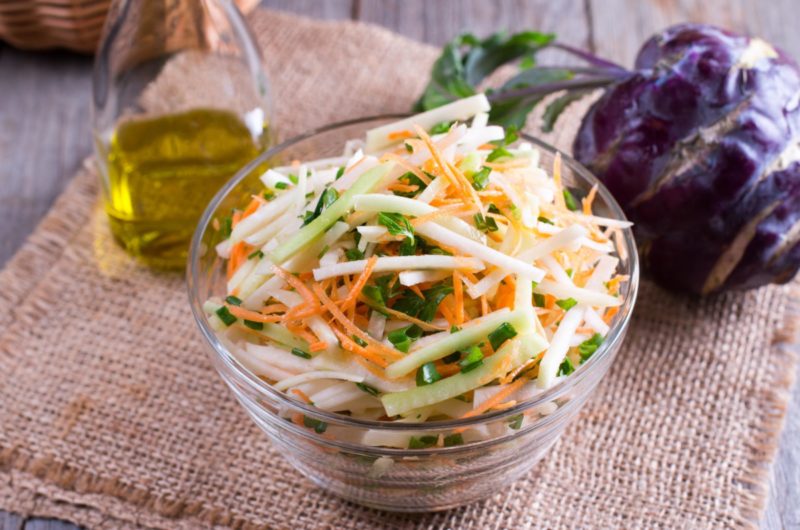  KOHLRABI-CARROT-APPLE SALAD